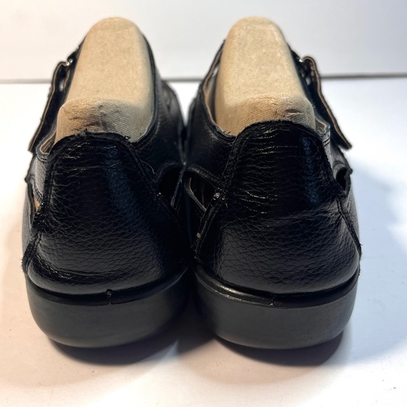 Pierre Dumas Black Flats with Cutout Design - Picture 4 of 8